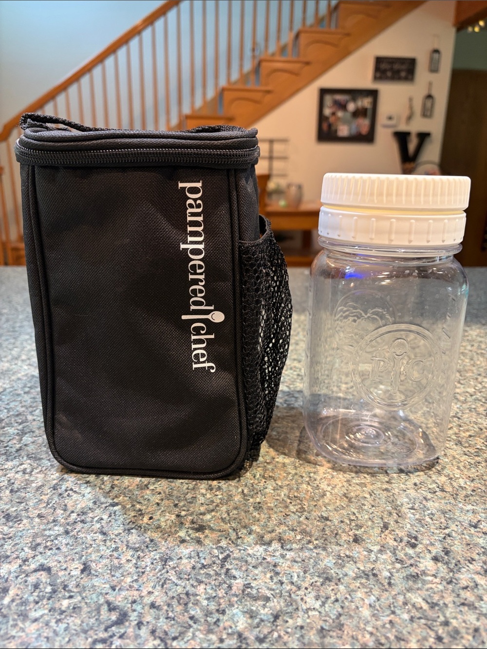 Pampered Chef Black Insulated Lunch Tote with Make & Go Salad Mason Container